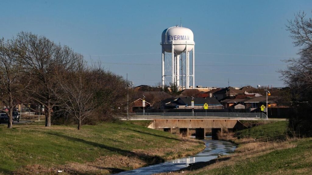Everman, TX