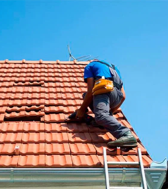 Roofer in Arlington, TX